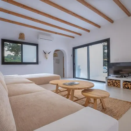 Oasis Complex * Cala Llonga (Ibiza)