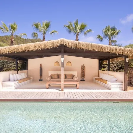 Oasis Complex Villa Cala Llonga (Ibiza)