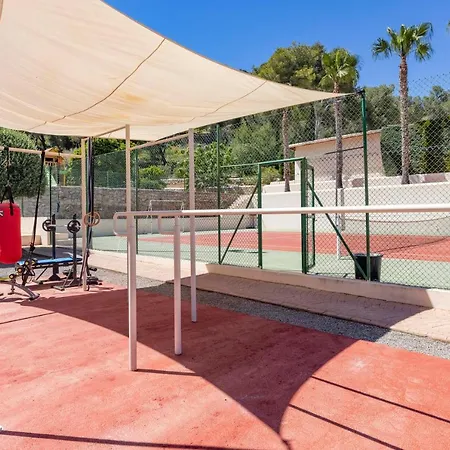 Oasis Complex Villa Cala Llonga (Ibiza)