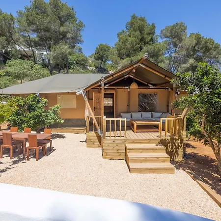 Villa Oasis Complex *