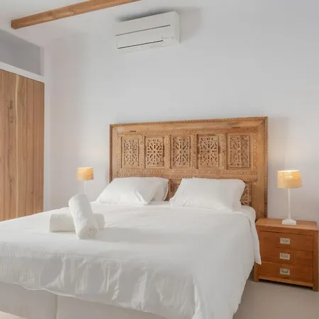 Oasis Complex Villa Cala Llonga (Ibiza)