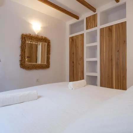Oasis Complex * Cala Llonga (Ibiza)