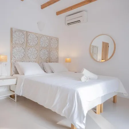 Oasis Complex Villa Cala Llonga (Ibiza)