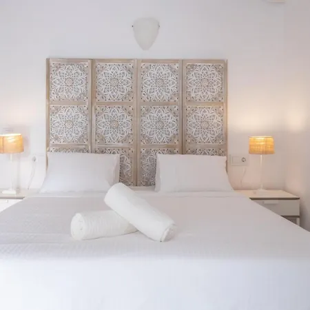 Oasis Complex Cala Llonga (Ibiza)