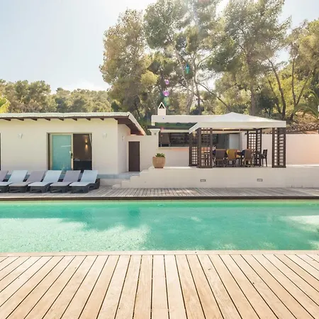 Oasis Complex Cala Llonga (Ibiza)