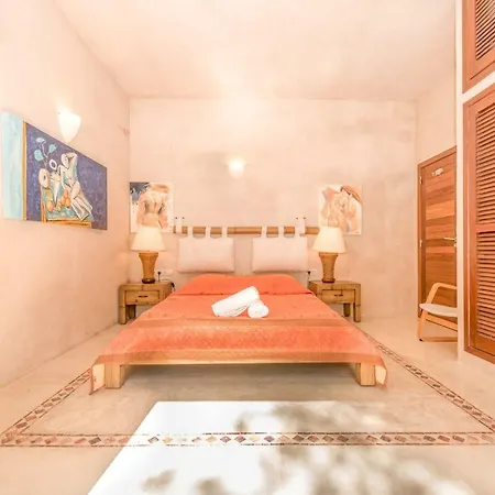 Oasis Complex Cala Llonga (Ibiza)